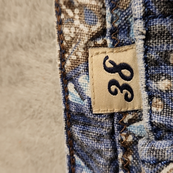 Lucky Brand Shorts - Picture 2 of 3